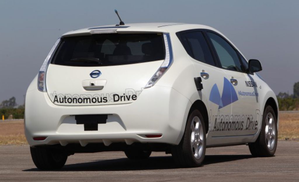 Nissan-Leaf-at-Nissan-Autonomous-Drive-announcement-104-626x382