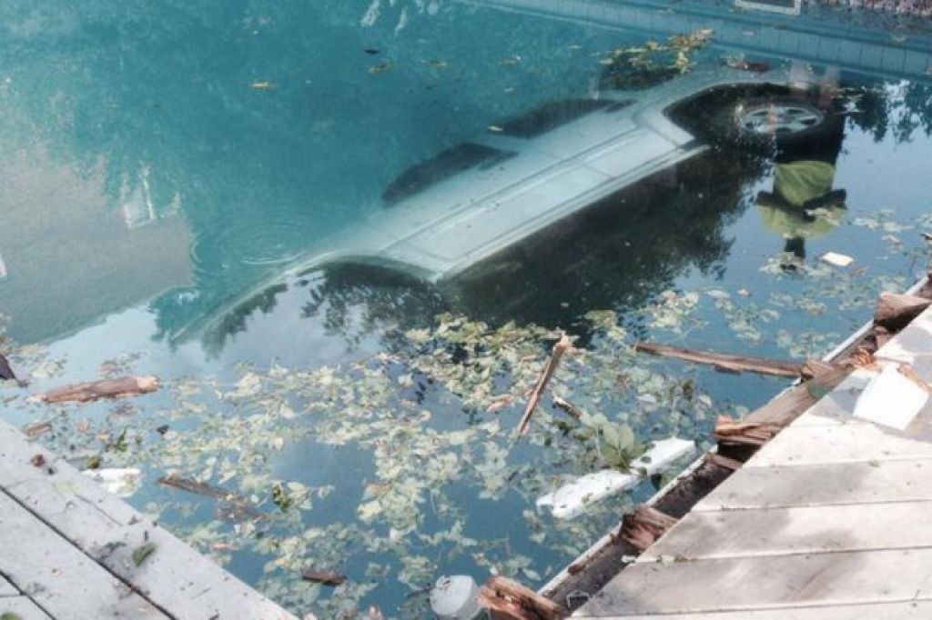 jeep-liberty-fondo-piscinas-625x416