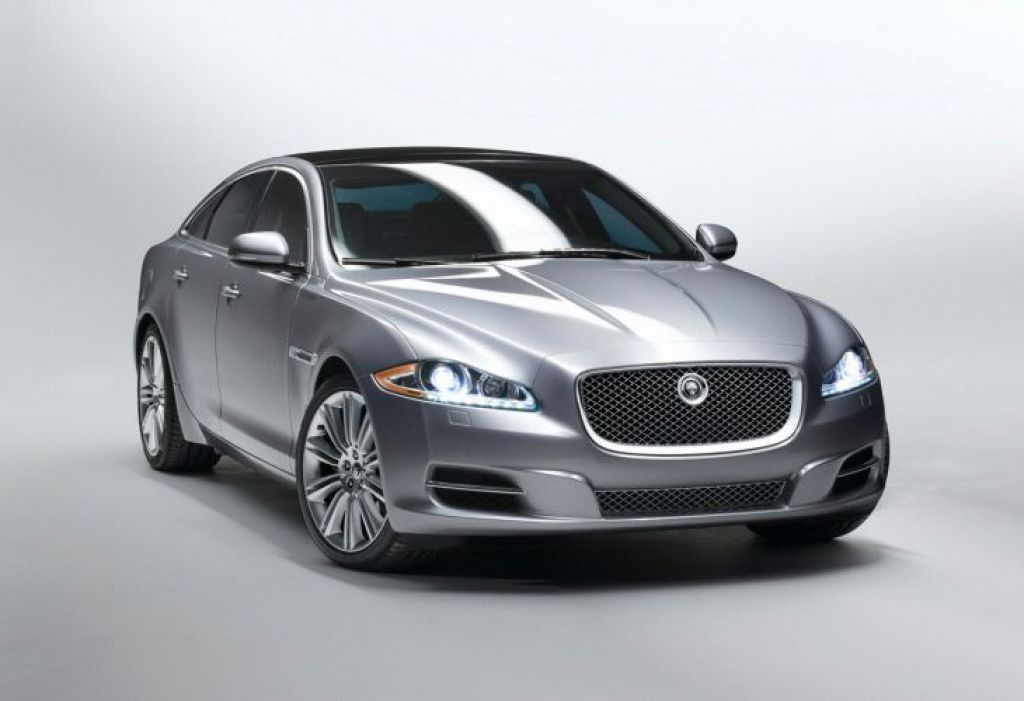 Jaguars-XE-compact-sports-sedan-confirmed-at-2014-GMS1