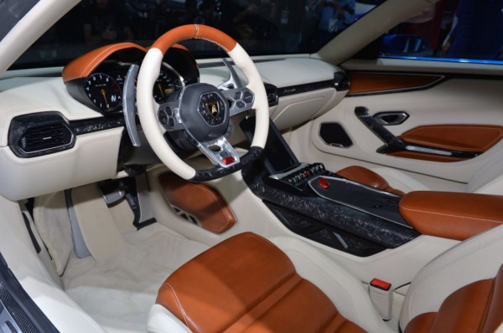 Lamborghini-Asterion-LPI-910-4-At-Paris-Motor-Show-8-600x398