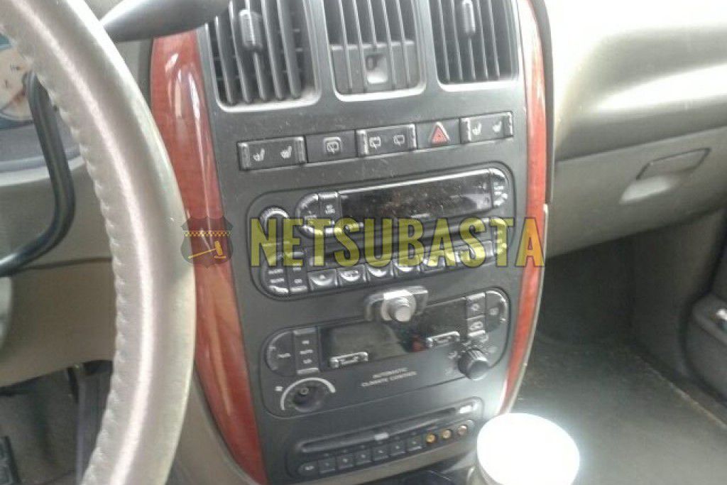 chrysler-gran-voyager-2-8-crd-lx-11-1024x683