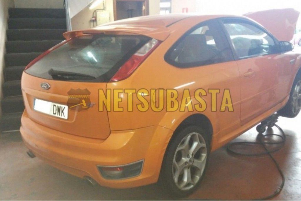 ford-focus-st-racing-orange-02-1024x683