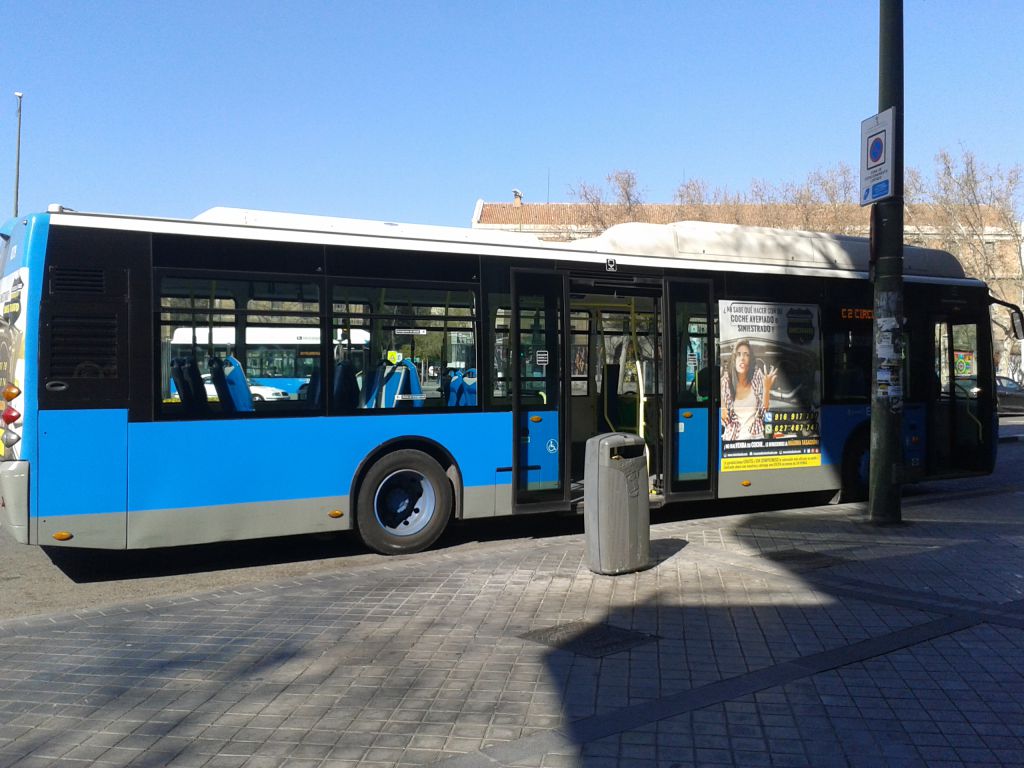 autobussiniestrauto3jpg
