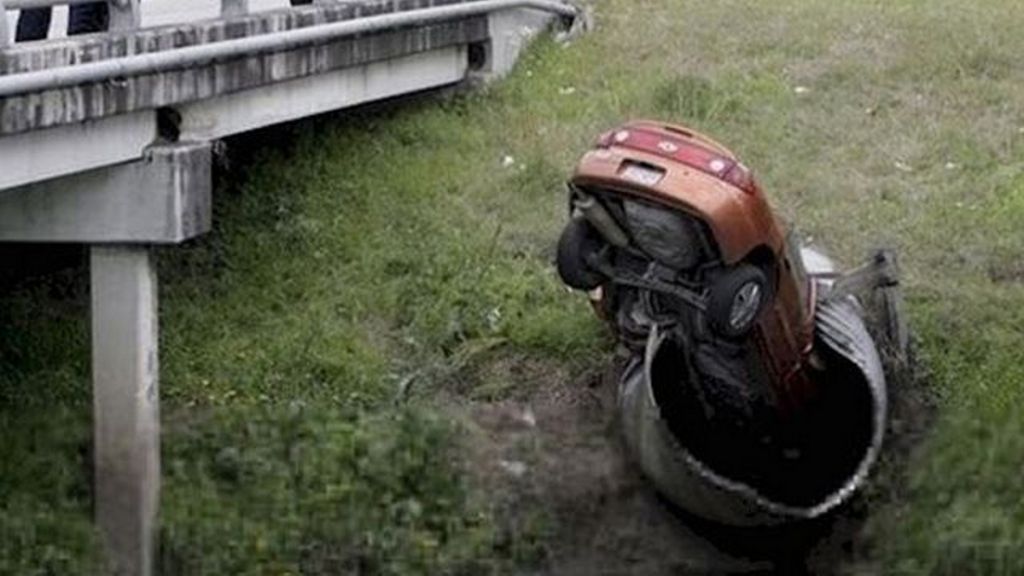 1-accidente-trafico-inexplicable-tubo