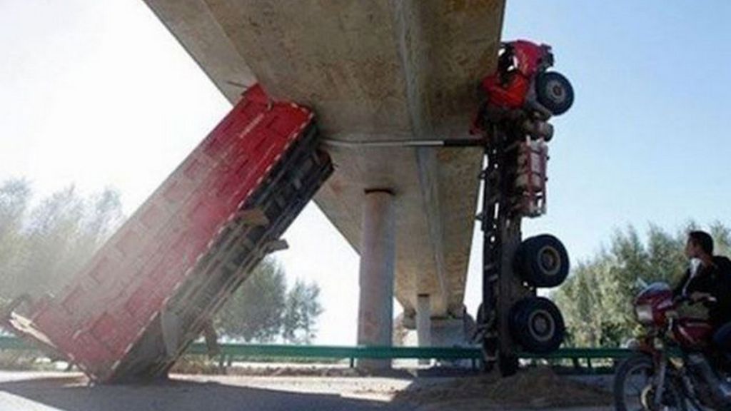 6-accidente-trafico-inexplicable-puente