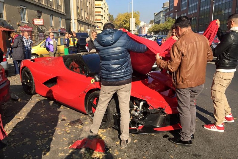 laferrari-accident-in-bupdapest