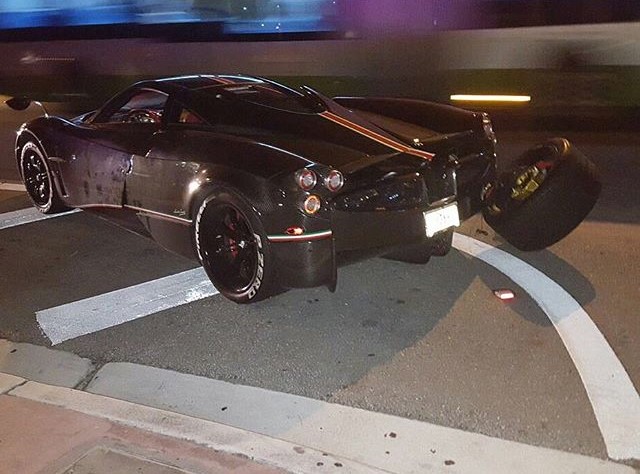 Pagani-Huayra-La-Monza-Lisa-Crash-1