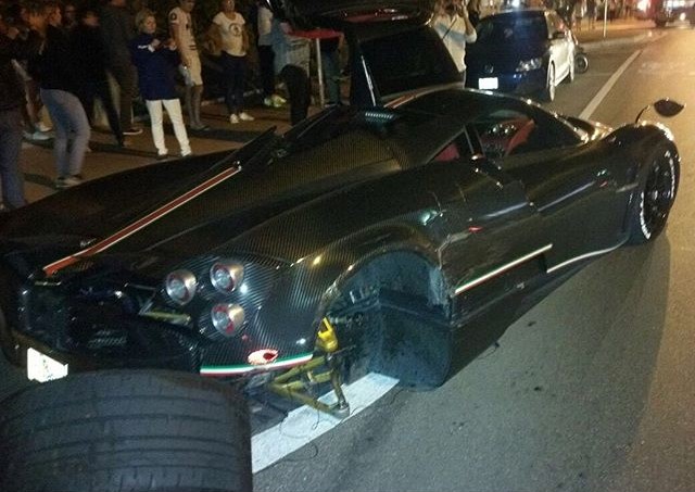 Pagani-Huayra-La-Monza-Lisa-Crash-2