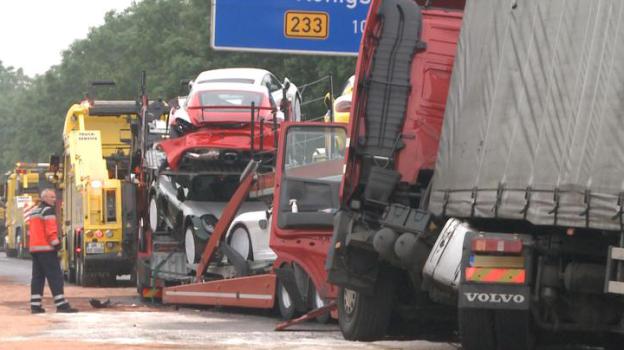 Porsche-Cayman-GT4-Crash