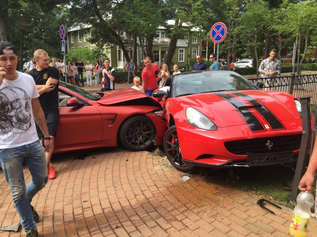 ugniaus-kiguolio-ferrari-palangoje-susidure-su-bmw-m4-5794c173d8fbd