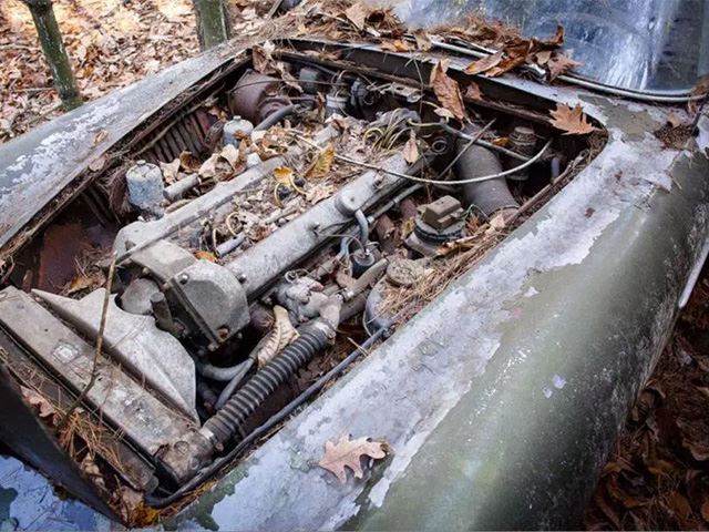 aston_martin_abandonado3