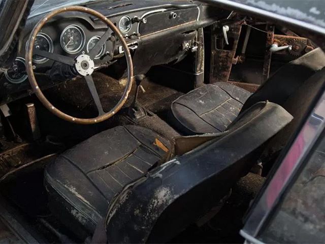 aston_martin_abandonado4