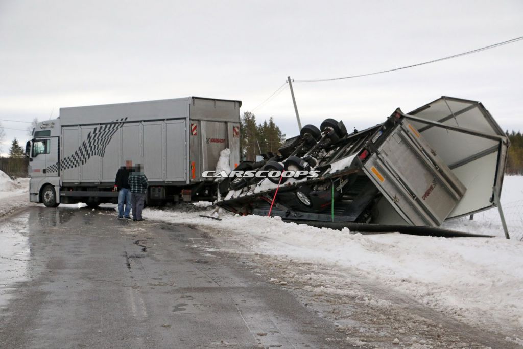 Porsche-Truck-Crash-12