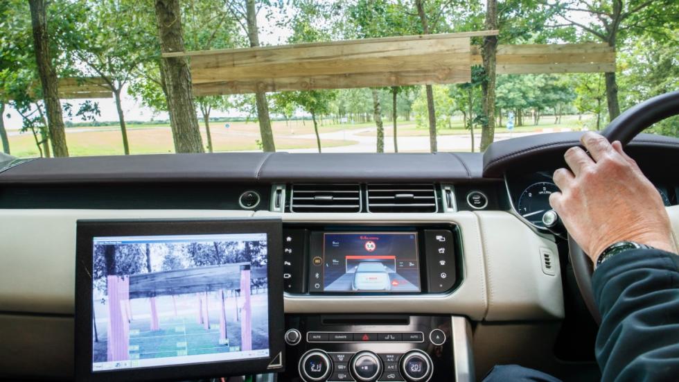 556977-land-rover-overhead-clearance-assist