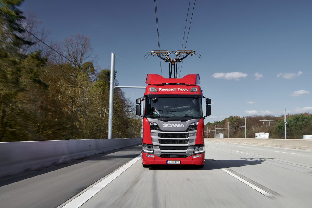 Scania R 450 4x2 with pantograph. Electrically powered truck in cooperation with Siemens.