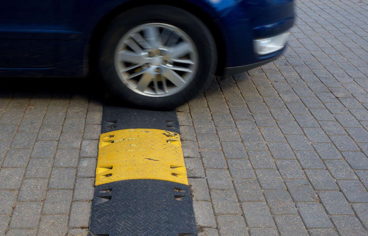 ¿Cómo afectan los badenes a la integridad de nuestro coche?