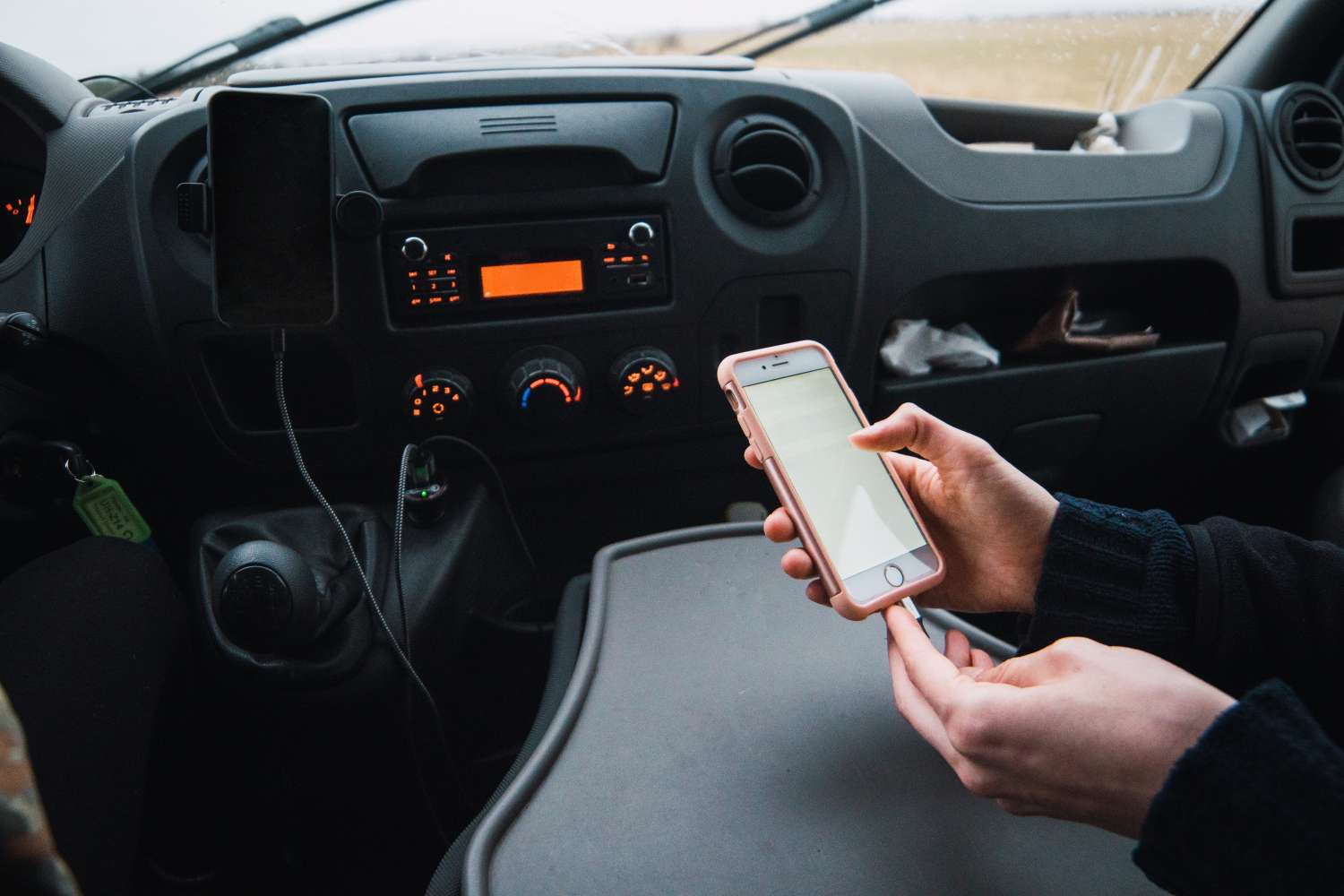 ¿Qué puede ocurrir para que no funcione el puerto de 12 V del coche?