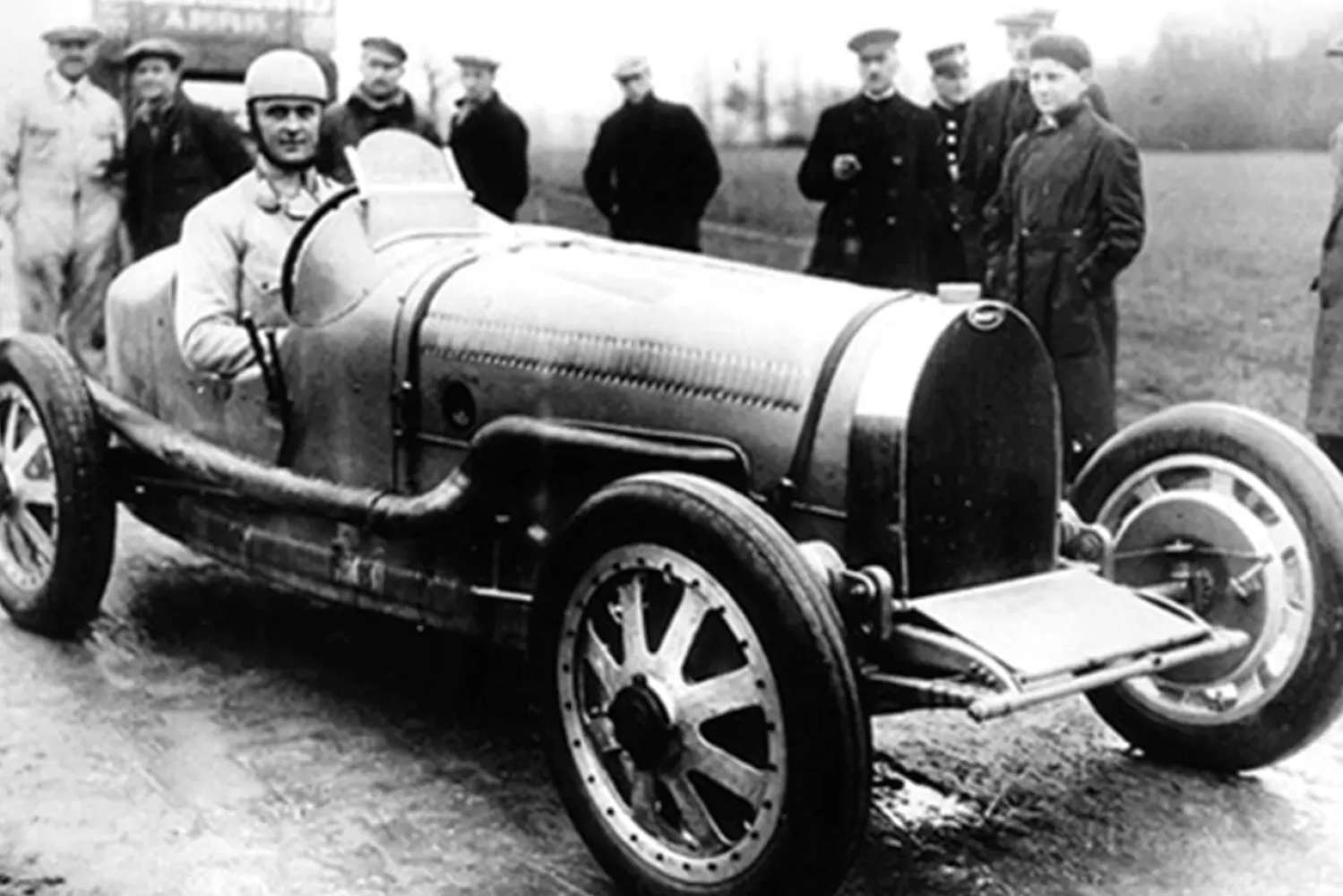 ¿Es un huevo? ¿Una herradura? Esta es la historia de la parrilla de Bugatti
