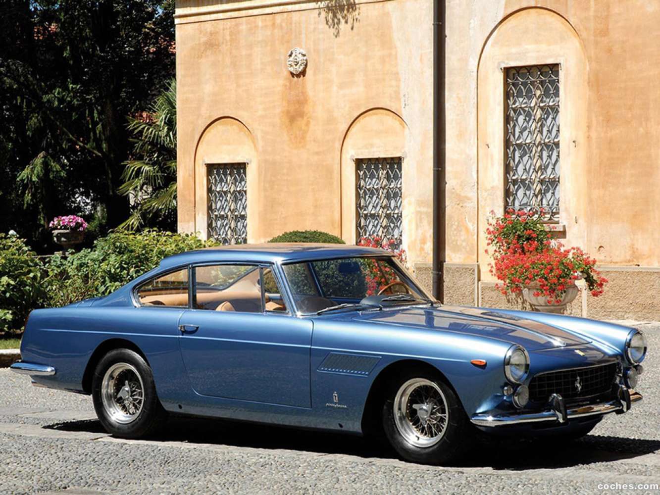 Ferrari 330 América: el estilo del 250 GTE en combinación con la fuerza de un gran V12